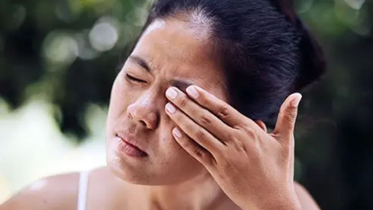 Eye Health: తరచూ హెడేక్‌ వస్తోందా? ఎప్పుడు అలర్ట్ కావాలి? వైద్యుల సలహా ఇదే!