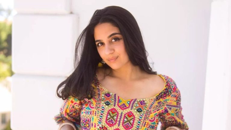 Fauzi : ప్రభాస్‌ను నమ్ముకుంటే.. కెరీర్‌ వేస్ట్‌ అవుతుందా ?
