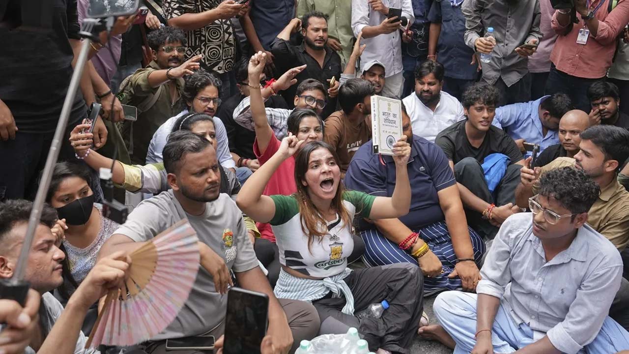 jantar mantar protest 2026 section 163 in force metro services affected