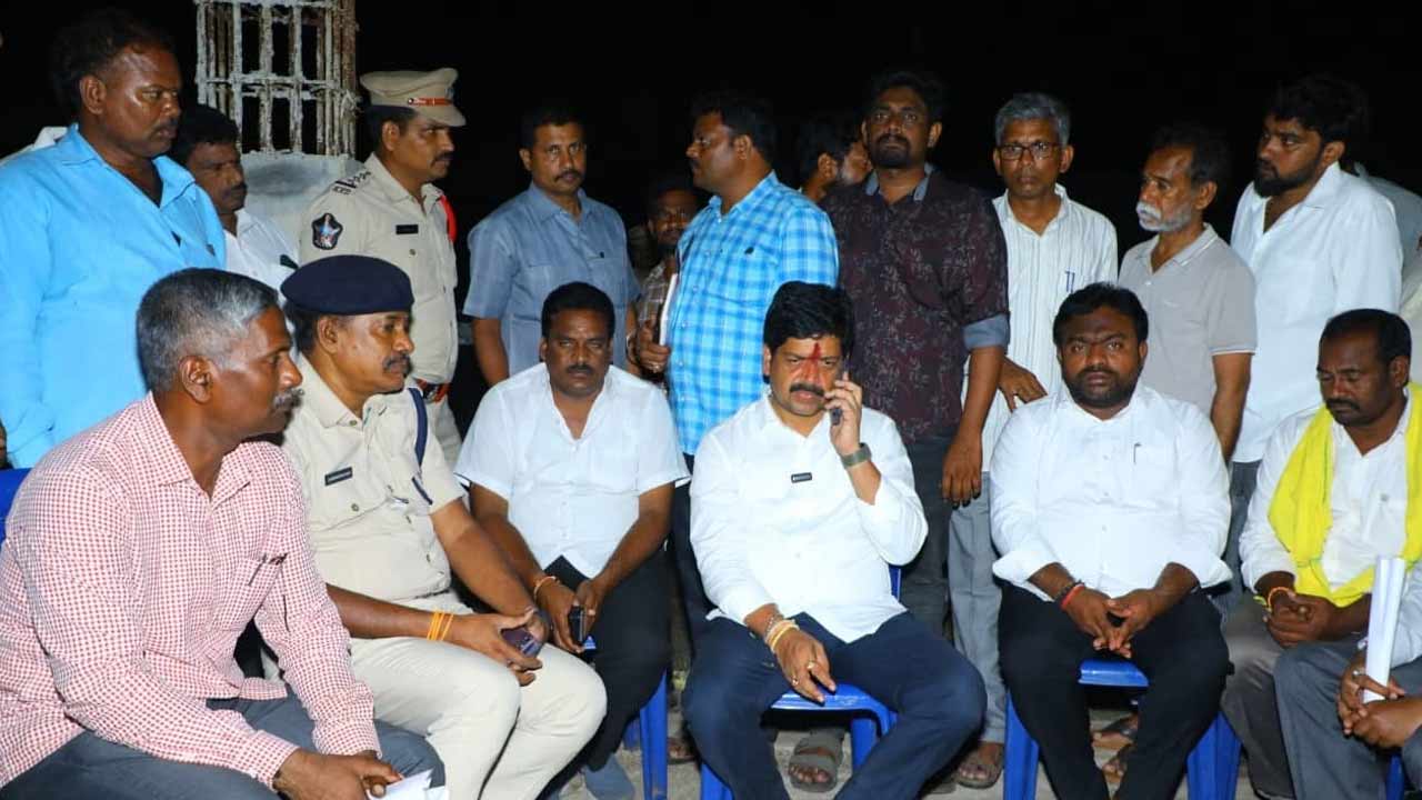 machilipatnam fishing harbour works kollu ravindra warns contractor