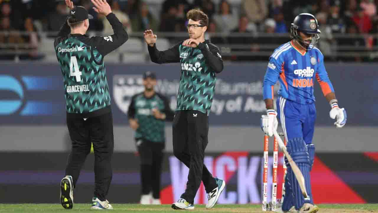 mitchell santner reaction india vs new zealand 4th t20i
