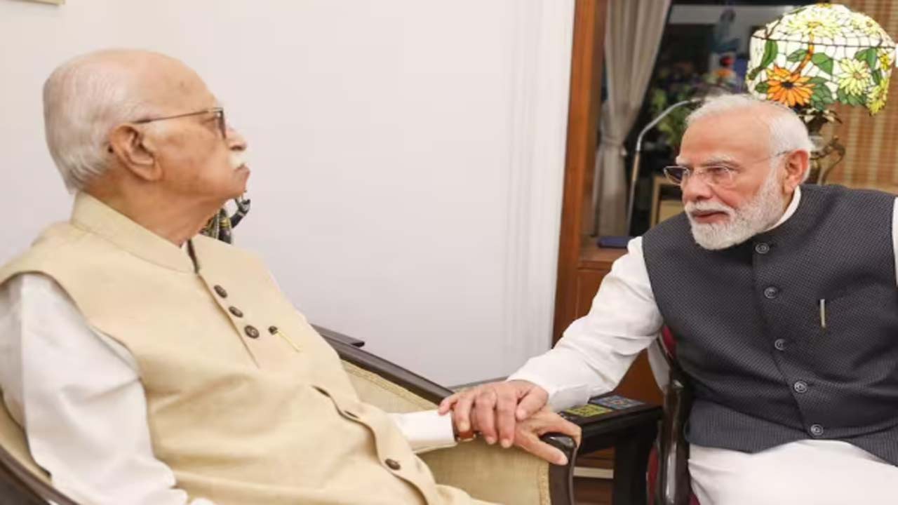 Modi-LK Advani: ఎల్‌కే.అద్వానీని కలిసిన ప్రధాని మోడీ.. ఆరోగ్యంపై ఆరా