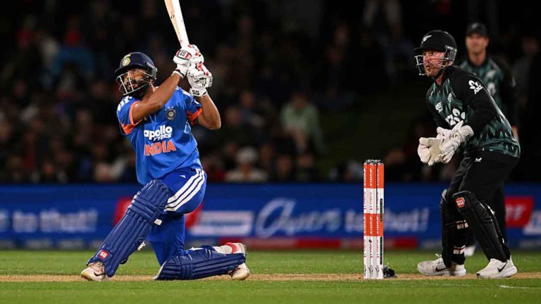 Naman Dhir: విధ్వంసకర ఇన్నింగ్స్‌తో.. టీం మేనేజ్‌మెంట్‌కు తలనొప్పిగా మారిన నమన్ ధీర్.. ఎందుకంటే..