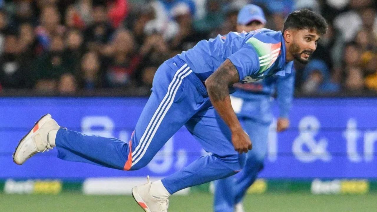 nitish kumar reddy concedes 64 runs as glenn phillips hits 101 fans trolls