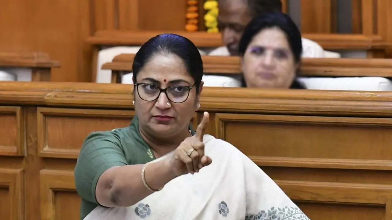 rekha gupta warns opposition delhi protests law and order