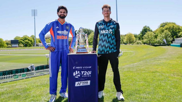 IND Vs NZ 1st T20: టాస్ గెలిచి బౌలింగ్ ఎంచుకున్న టీమిండియా.. తుది జట్టులో కీలక మార్పులు..