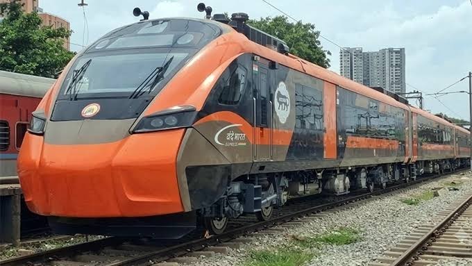 Vande Bharat Sleeper: ఏపీ మీదుగా వందే భారత్ స్లీపర్ ట్రైన్.. ఆగే స్టేషన్లు ఇవే..