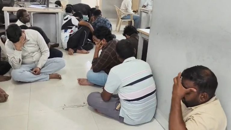 Gambling Raid: వట్టినాగులపల్లిలో పేకాట స్థావరంపై పోలీసుల మెరుపు దాడి