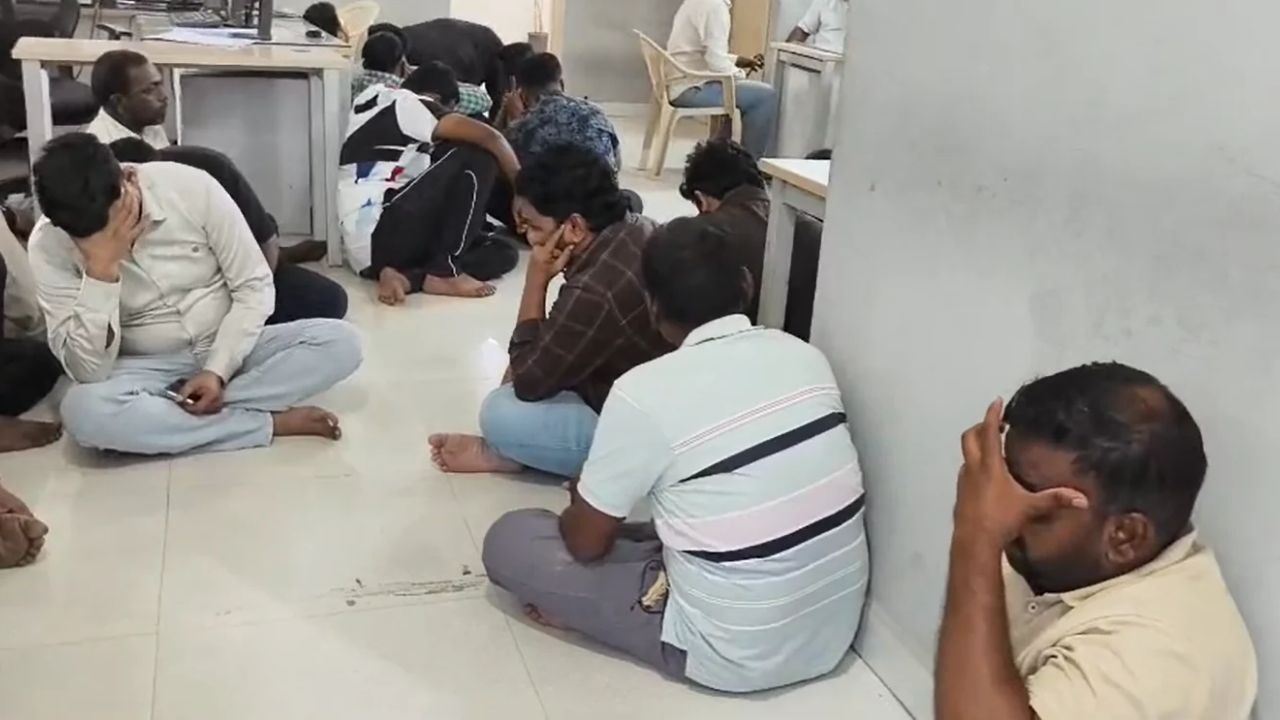 Gambling Raid: వట్టినాగులపల్లిలో పేకాట స్థావరంపై పోలీసుల మెరుపు దాడి
