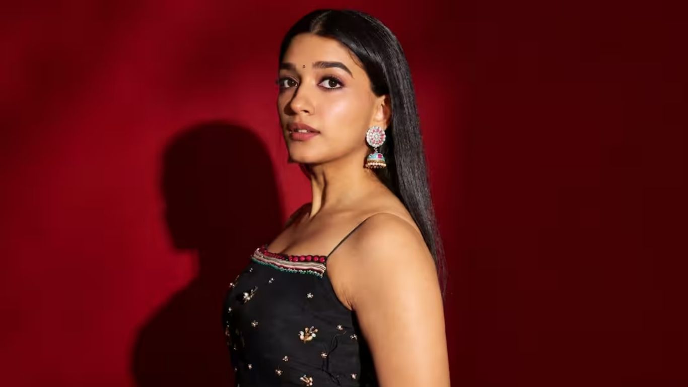 aafiya sayed debuts in tollywood with nithiins alias rukmini