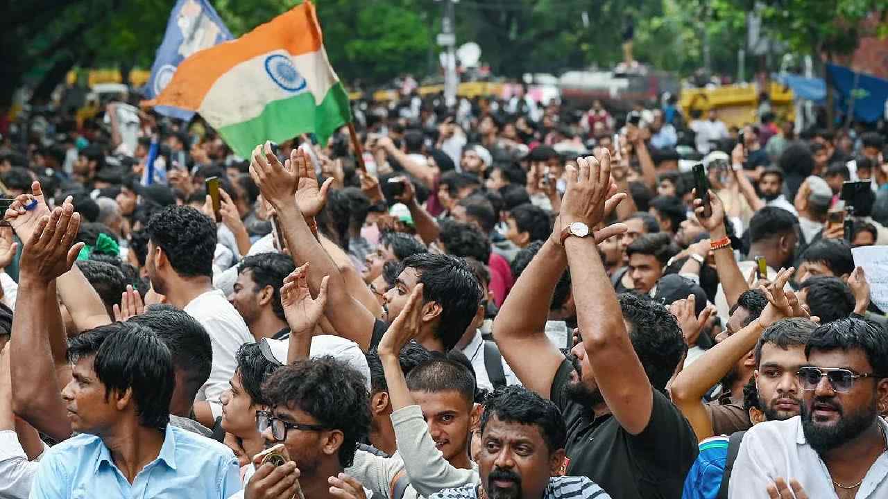 anti cjp protest in delhi youth back pm modi and delhi police