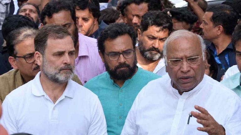 SIR Protest: ఢిల్లీలో ఉద్రిక్తత.. జంతర్ మంతర్ వద్ద నిరసనకు రాహుల్ గాంధీ, విపక్షాలు సిద్ధం!