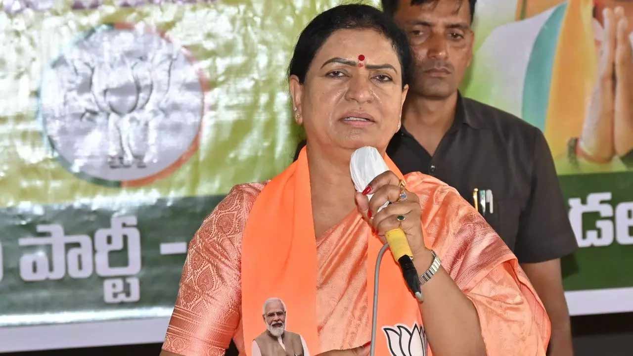dk aruna khairatabad bypoll congress brs mlas resignation