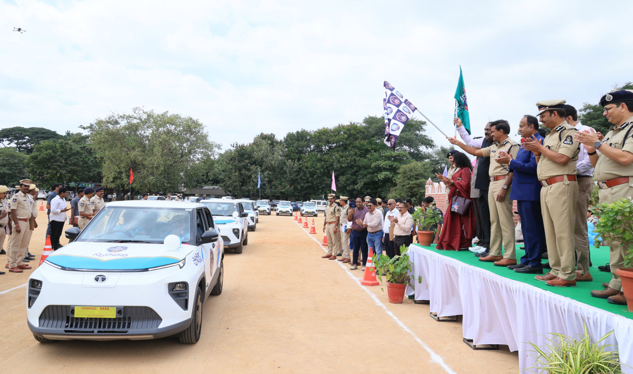 hyderabad police get 15 tata punch ev cars for women safety