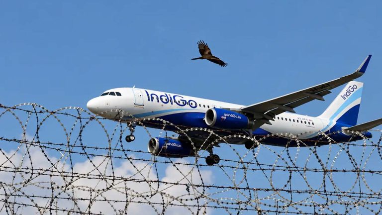 Flight Ticket Price Control: విమాన టికెట్ల ధరలకు కళ్లెం.? కేంద్రం కొత్త రూల్స్.!