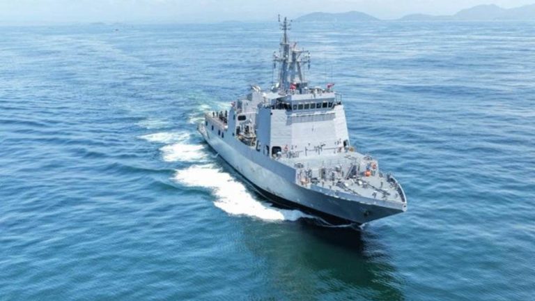 Indian Navy: భారత నౌకాదళంలోకి 8 కొత్త స్టెల్త్ యుద్ధనౌకలు.. రూ. 40 వేల కోట్ల ప్రాజెక్ట్‌కు కేంద్రం గ్రీన్ సిగ్నల్..