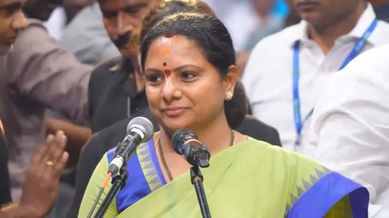Kavitha : బతుకమ్మ సాక్షిగా కవిత కీలక ప్రకటన.. మహిళలకు 50 శాతం సీట్లు..
