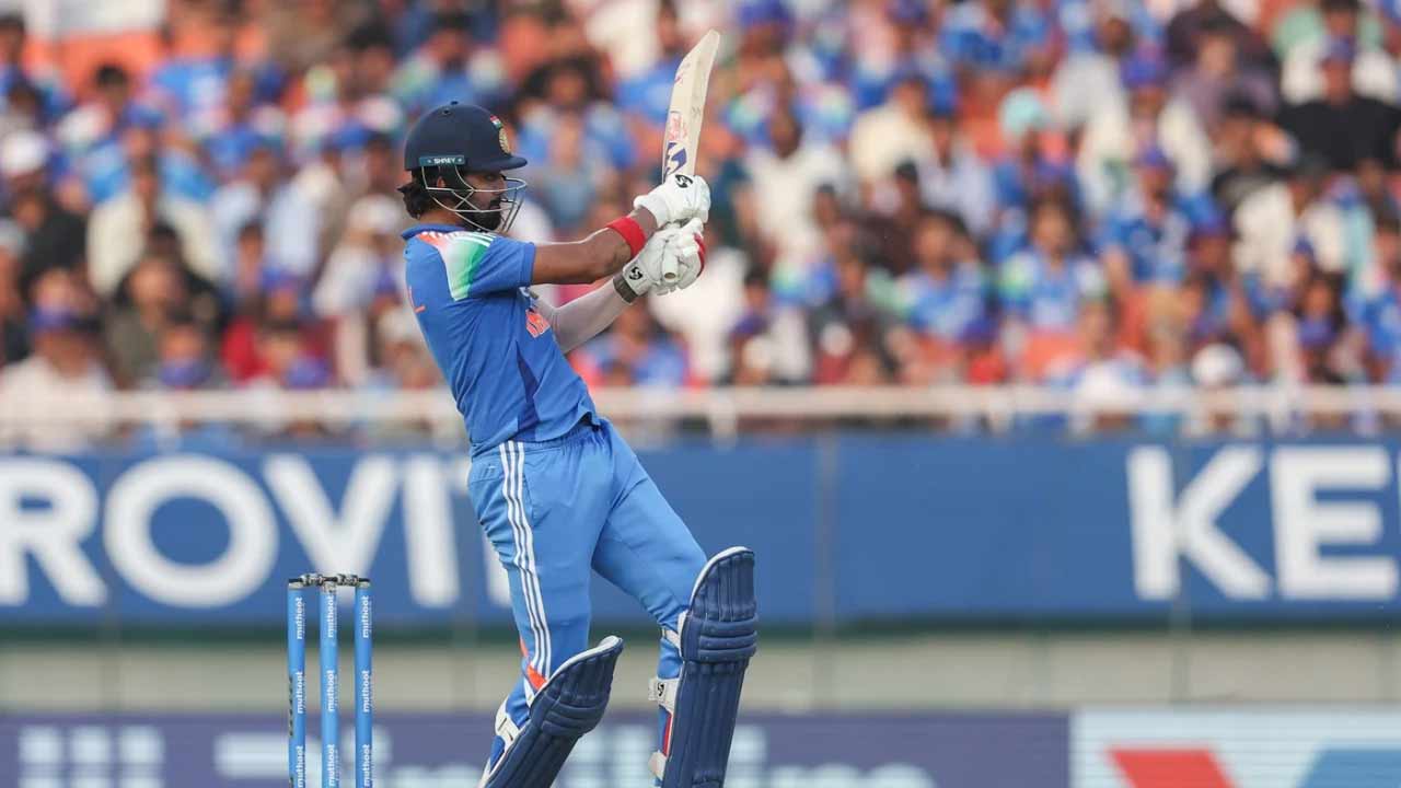 Chandigarh ODI : తొలుత తడబడి.. ఆపై నిలబడి.. కరీబియన్ బౌలర్లపై టీమిండియా దండయాత్ర
