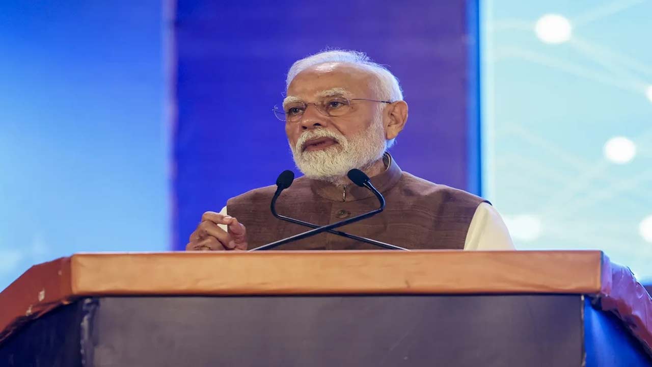 pm modi urges india to lead the world in future technologies