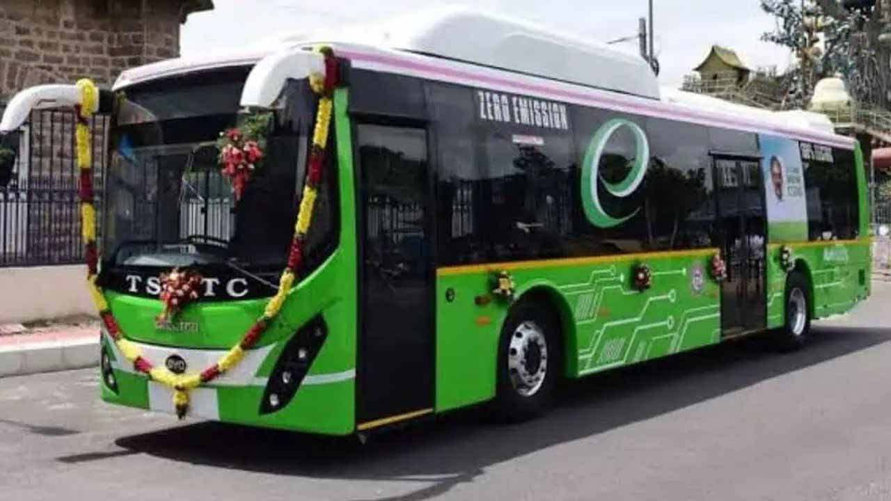 TGSRTC : ఎయిర్‌పోర్ట్ ప్రయాణికులకు గుడ్‌న్యూస్.. పుష్పక్ ఛార్జీలు భారీగా తగ్గింపు