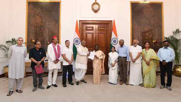 rahul gandhi says india bloc has proof of vote theft after meeting president murmu