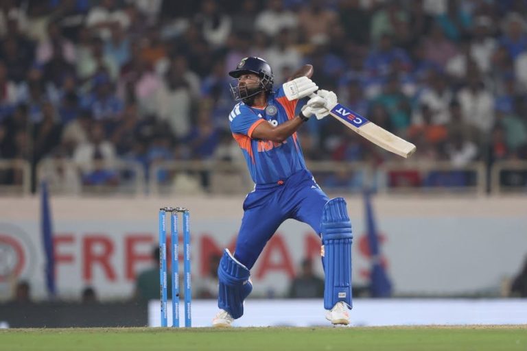 IND Vs WI: ఏమి ఆట భయ్యా..! ఒకరిని మించి ఒకరు.. కొట్టుడే కొట్టుడు.. భారత్ భారీ స్కోర్..