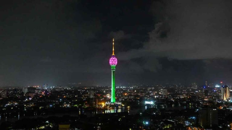 Sri Lanka: శ్రీలంకలో తీవ్ర విద్యుత్ అంతరాయం.. నీరు, ఇంటర్నెట్ సేవలకు బ్రేక్!
