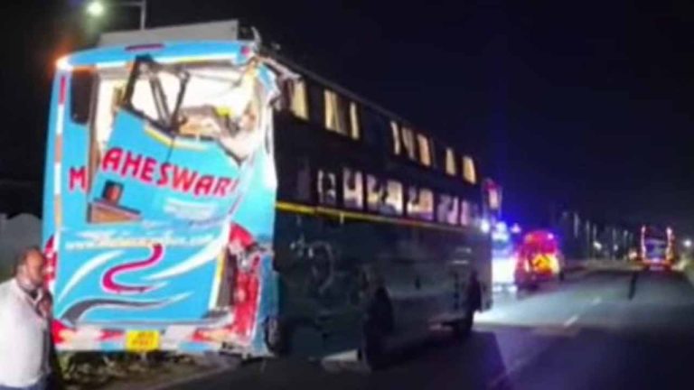 Accident: ఏపీలో ఘోర రోడ్డు ప్రమాదం.. ట్రావెల్స్ బస్సులు ఢీ..